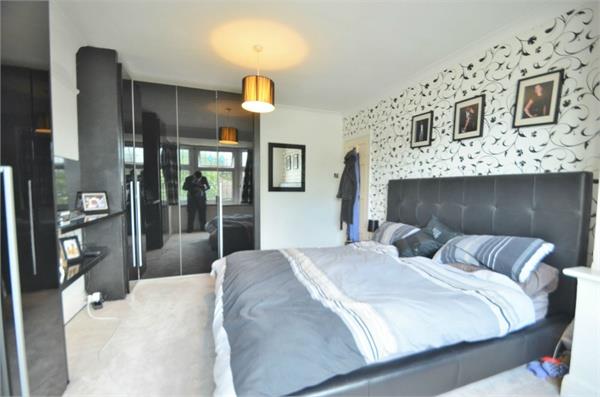Longfield Avenue, Mill Hill